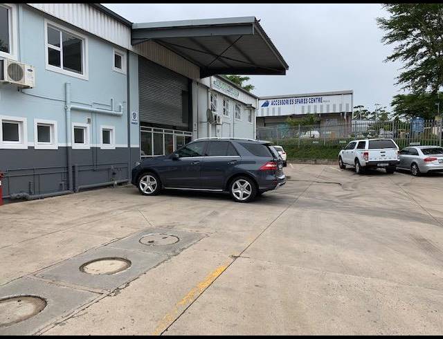 1,069M² WAREHOUSE TO LET IN BRIARDENE